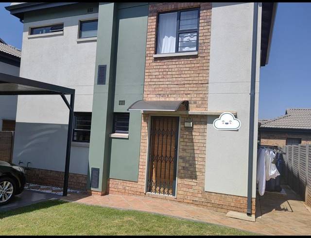 4 BEDROOM HOUSE FOR SALE IN LOTUS GARDENS